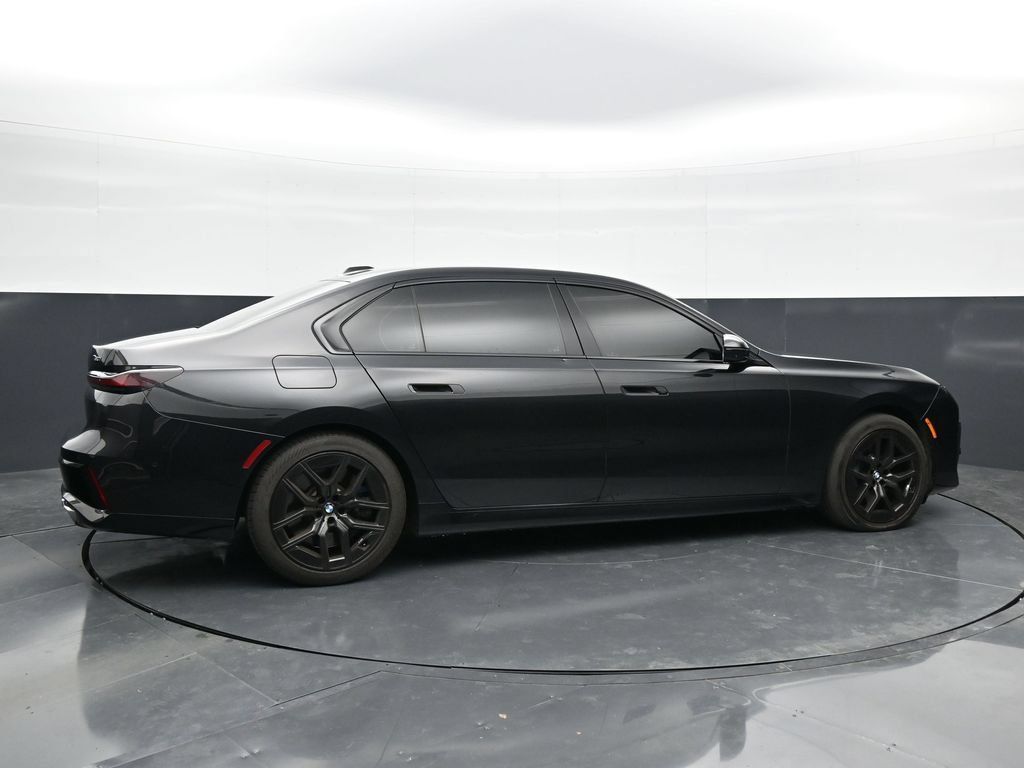 Used 2023 BMW 760i xDrive AWD/4WD image 11