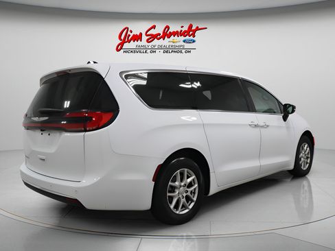Used 2026 Chrysler Pacifica Select FWD image 6