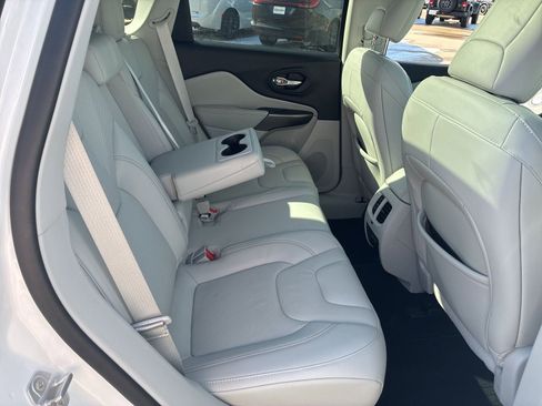 Used 2021 Jeep Cherokee Limited image 18