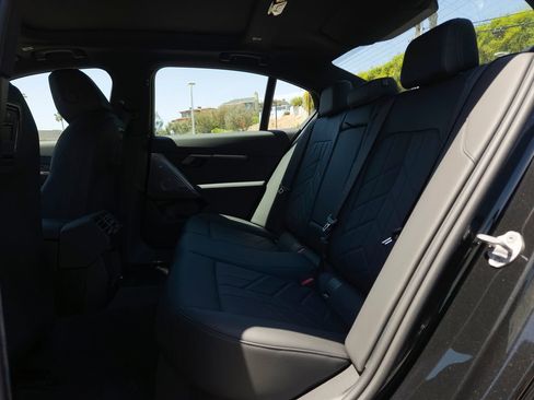 New 2026 BMW 550e xDrive w/ Premium Package AWD/4WD image 9