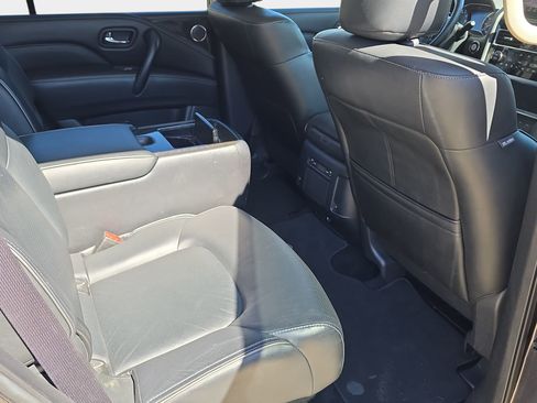 Used 2024 INFINITI QX80 Luxe image 11