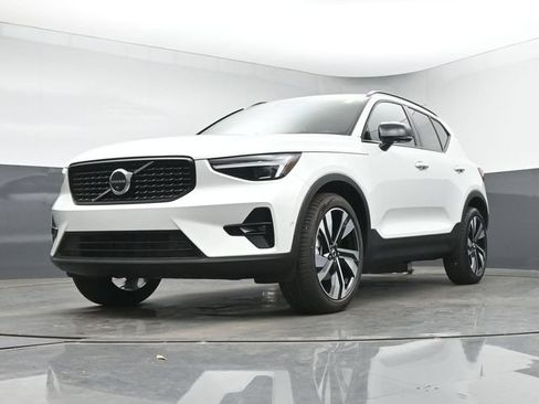 New 2026 Volvo XC40 B5 Plus w/ Climate Package AWD/4WD image 38