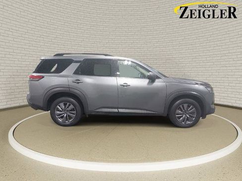 Certified 2025 Nissan Pathfinder SV AWD/4WD image 4