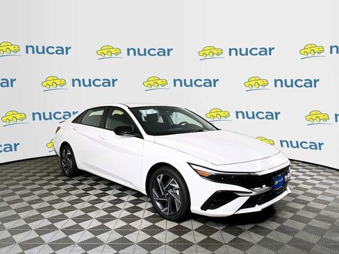 New 2025 Hyundai Elantra SEL image 1