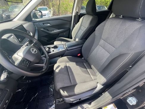 Used 2025 Nissan Rogue SV image 32