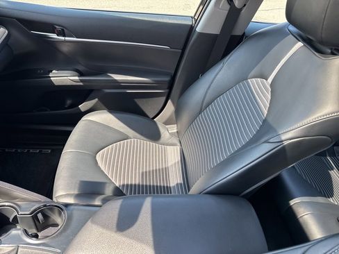 Used 2020 Toyota Camry SE image 17