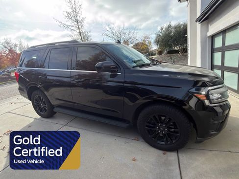 Used 2024 Ford Expedition XLT image 1