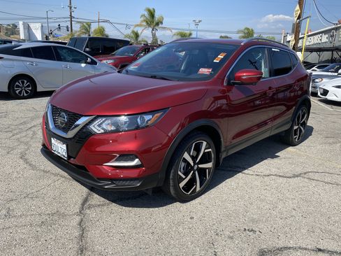Used 2022 Nissan Rogue Sport SL AWD/4WD image 2
