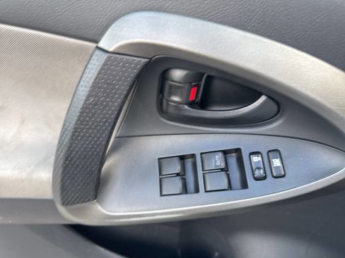 Used 2010 Toyota RAV4 Base 4x4 4dr SUV image 11