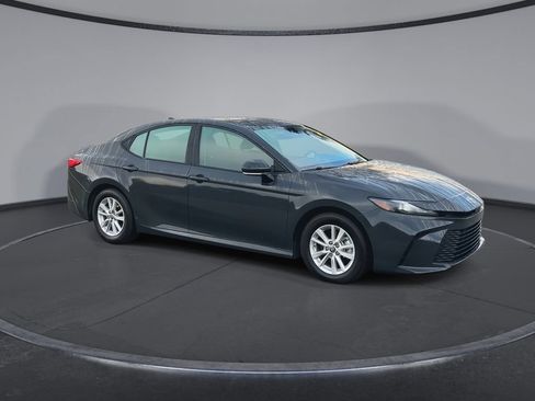 Used 2025 Toyota Camry LE w/ Convenience Package FWD image 2