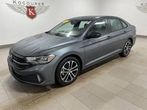 Used 2024 Volkswagen Jetta Sport image 3