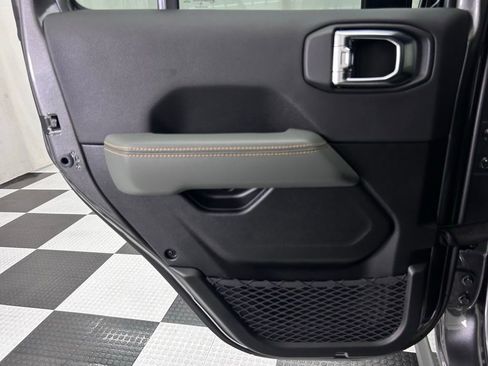 New 2025 Jeep Gladiator Mojave image 17