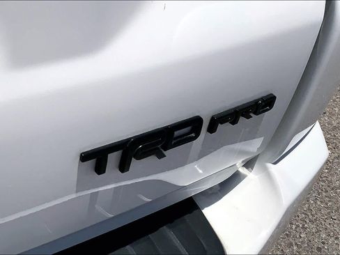 Used 2019 Toyota 4Runner SR5 AWD/4WD image 9