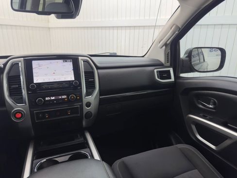Used 2021 Nissan Titan SV w/ SV Convenience Package image 16
