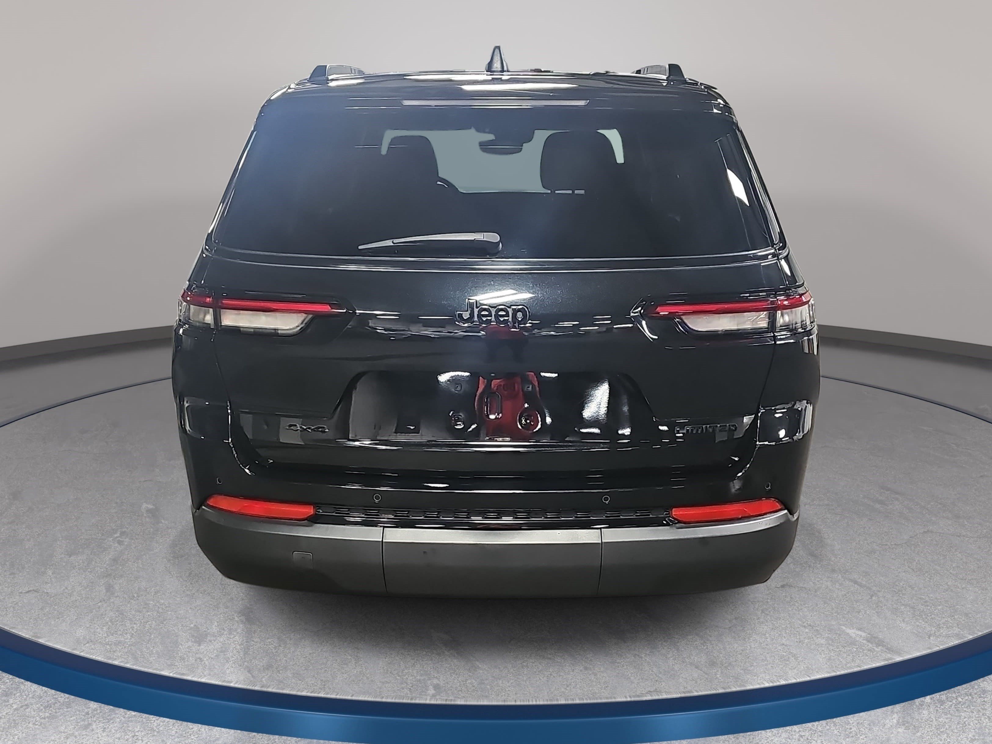 Used 2023 Jeep Grand Cherokee L Limited w/ Black Appearance Package AWD/4WD image 6