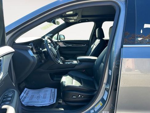 Used 2025 Cadillac XT6 Premium Luxury image 9