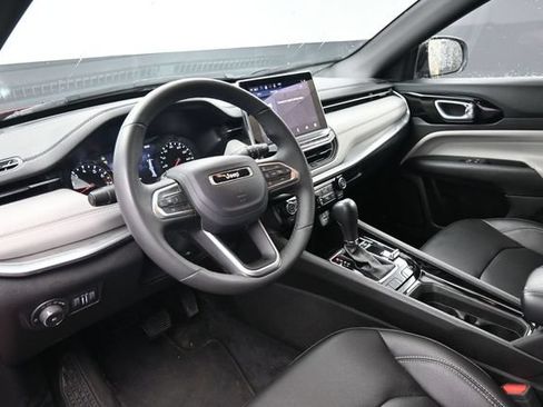 Used 2025 Jeep Compass Limited AWD/4WD image 13