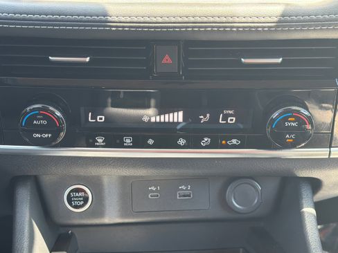 Used 2021 Nissan Rogue SV AWD/4WD image 27