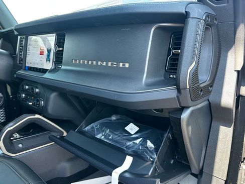 New 2025 Ford Bronco Badlands image 40