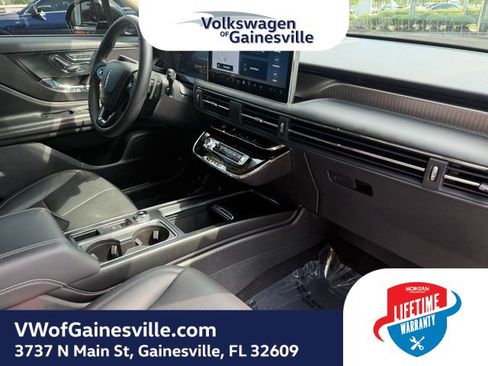 Used 2024 Lincoln Corsair Reserve FWD image 10