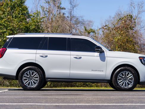 Used 2026 Ford Expedition Platinum image 7