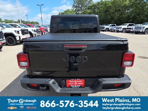 Used 2023 Jeep Gladiator Sport AWD/4WD image 7