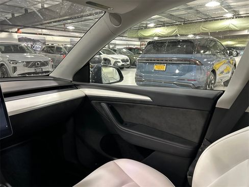 Used 2023 Tesla Model Y Long Range image 23