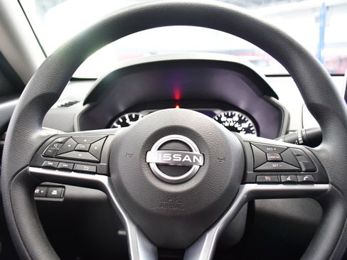 Used 2025 Nissan Altima 2.5 SV FWD image 18
