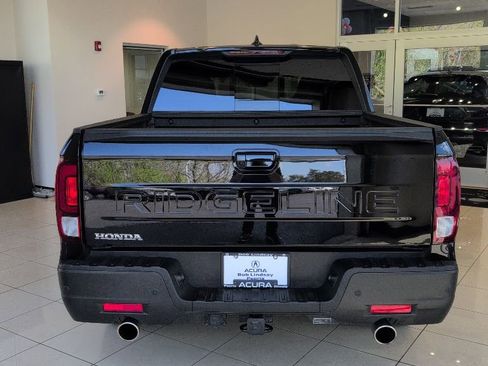 Used 2025 Honda Ridgeline Black Edition image 4