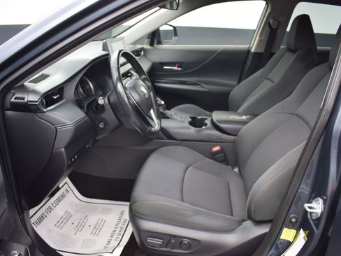 Used 2021 Toyota Venza LE image 14