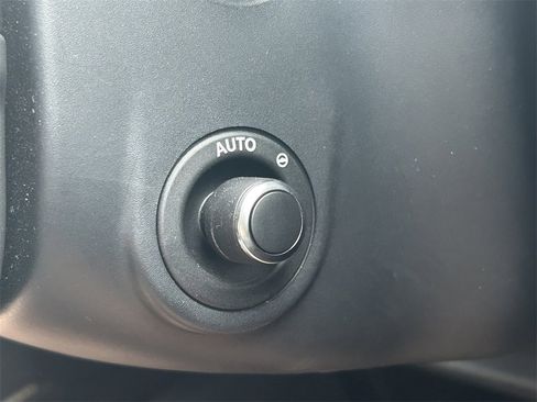 Used 2025 Land Rover Range Rover Velar Dynamic SE image 31