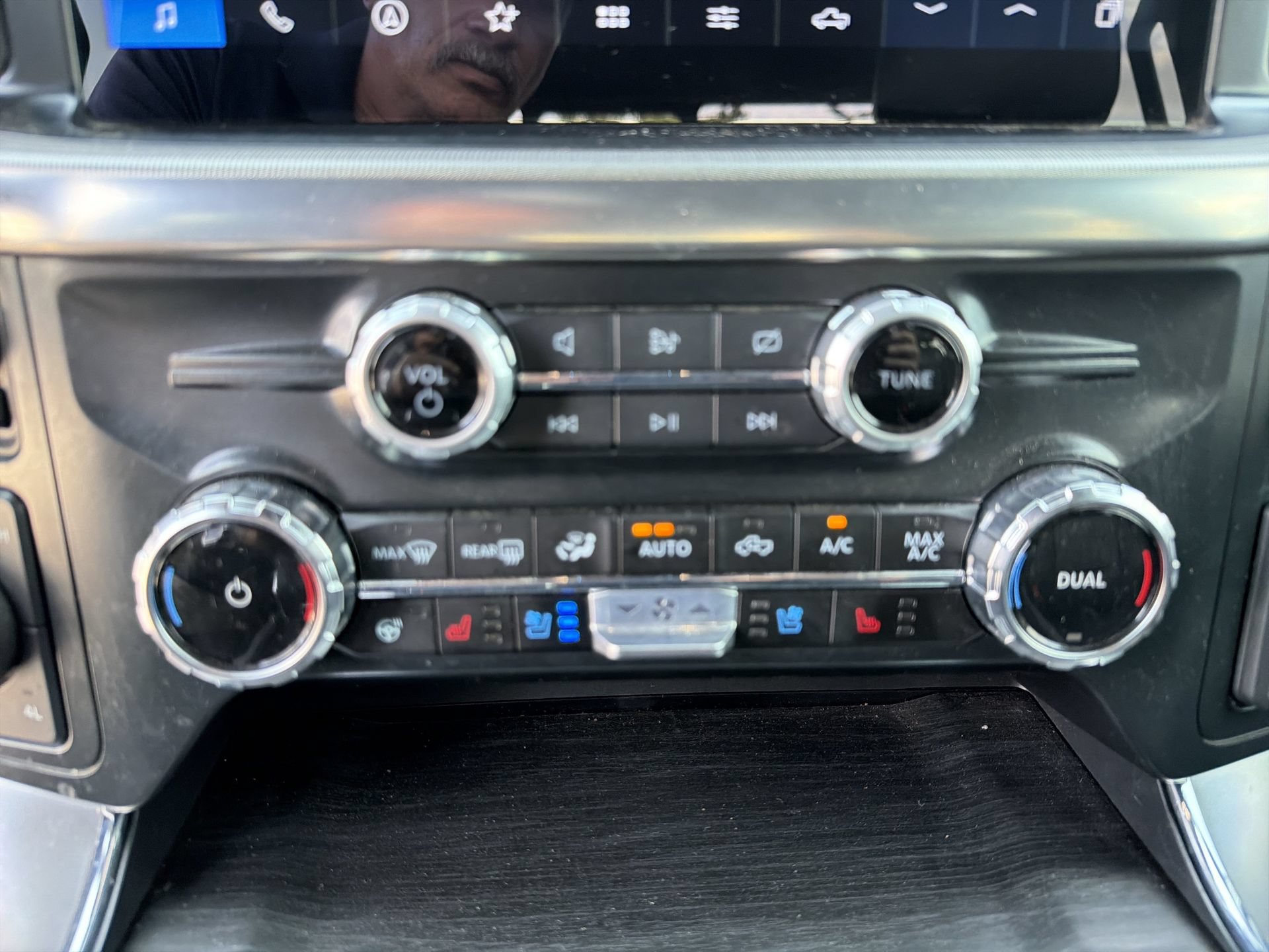 Certified 2024 Ford F150 Lariat w/ Tow/Haul Package AWD/4WD image 16