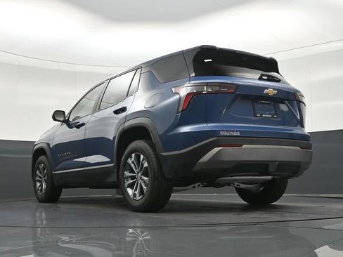 Used 2025 Chevrolet Equinox LT w/ Safety and Technology Package FWD image 26