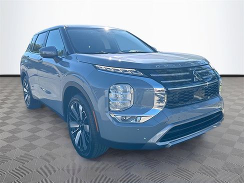 New 2026 Mitsubishi Outlander SE image 3