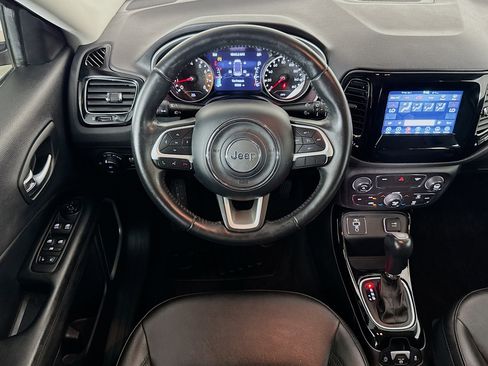 Used 2019 Jeep Compass Latitude FWD image 16