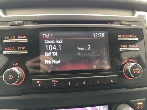 Used 2017 Nissan Titan SV image 13