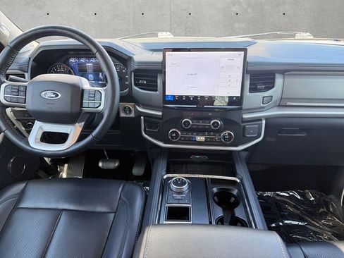 Certified 2022 Ford Expedition XLT image 3