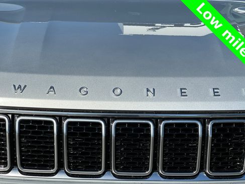 Used 2024 Jeep Wagoneer Base image 40