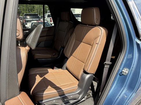 Used 2025 Chevrolet Tahoe High Country AWD/4WD image 8