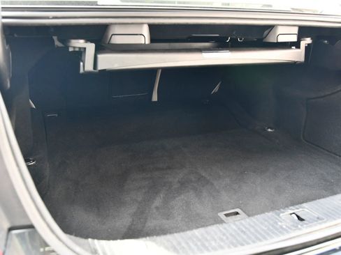 Used 2016 Mercedes-Benz E 350 4MATIC Sedan image 31