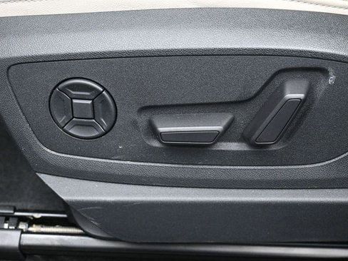 Used 2024 Audi Q8 e-tron Premium Plus image 10