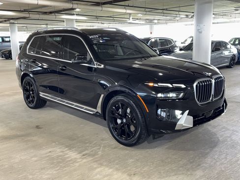 Used 2025 BMW X7 xDrive40i image 3