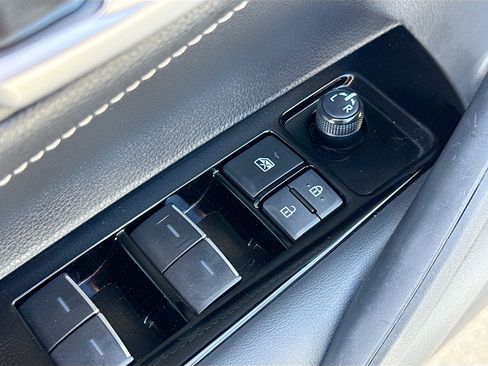 Used 2024 Toyota Corolla SE image 8