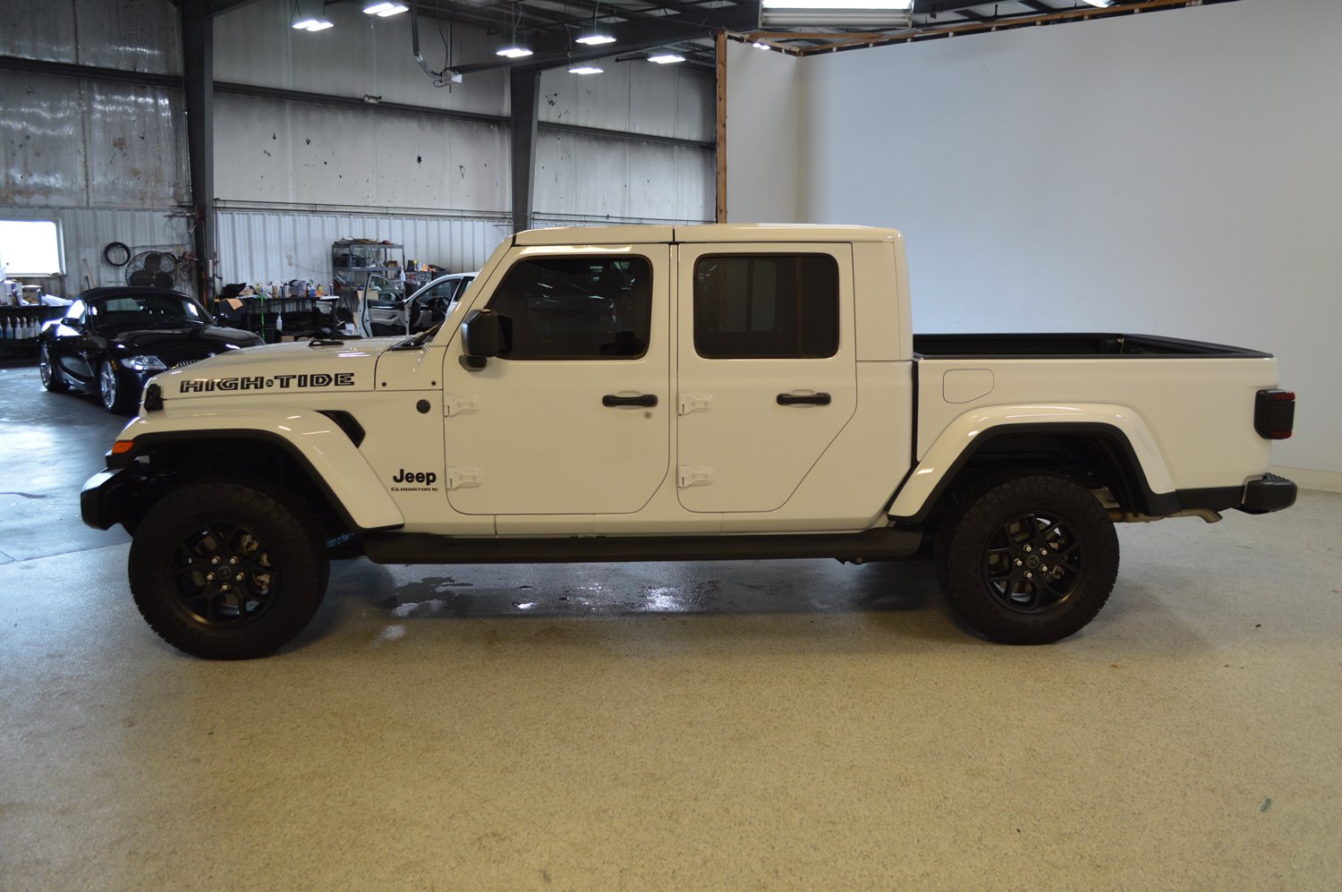 Used 2025 Jeep Gladiator Sport AWD/4WD image 6