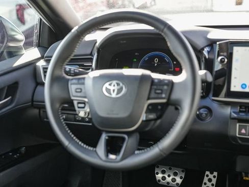 Used 2025 Toyota Camry SE image 16
