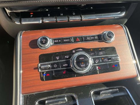 Used 2023 Lincoln Aviator Reserve AWD/4WD image 27