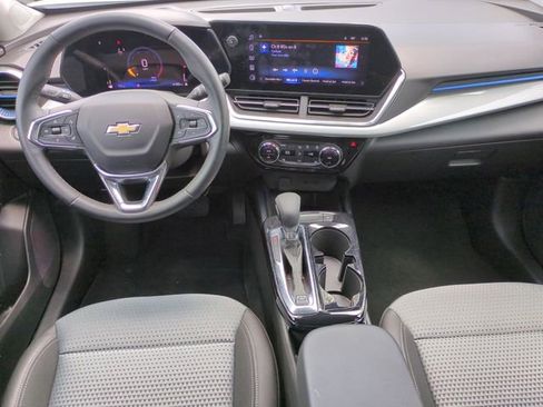 Used 2025 Chevrolet Trax LT w/ Driver Confidence Package FWD image 11