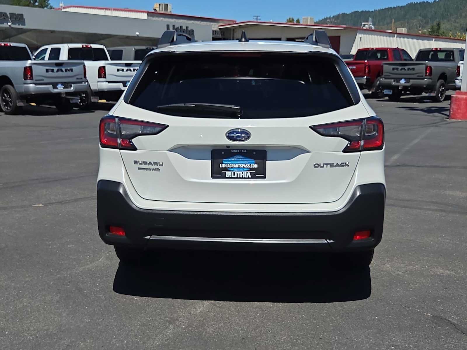 Used 2023 Subaru Outback Premium AWD/4WD image 13