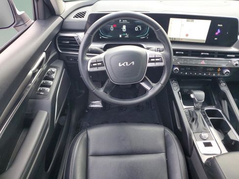 Certified 2025 Kia Telluride S image 12
