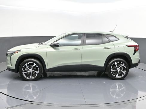 Certified 2024 Chevrolet Trax RS w/ Driver Confidence Package image 4